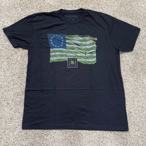 NEW! 1776 United Men’s “Lucky to be American” T-Shirt Size XL